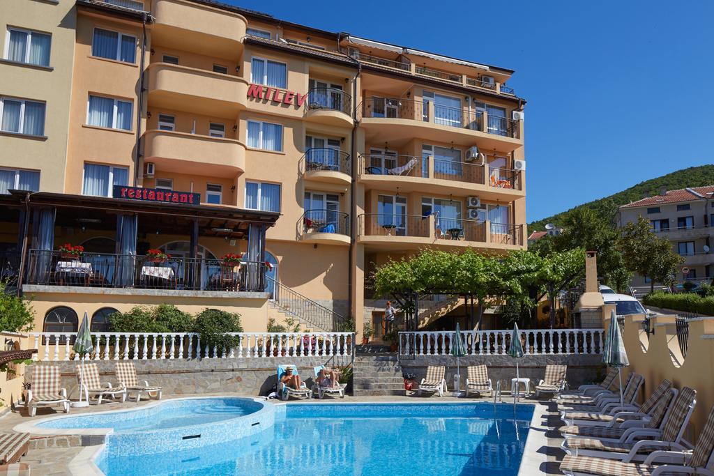 Family Hotel Milev Sweti Wlas Exterior foto
